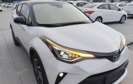 Toyota C-HR I рестайлинг, 2022 год, 1 770 000 рублей, 4 фотография