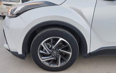 Toyota C-HR I рестайлинг, 2022 год, 1 770 000 рублей, 6 фотография