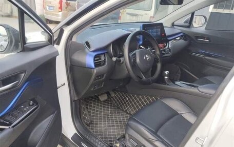 Toyota C-HR I рестайлинг, 2022 год, 1 770 000 рублей, 19 фотография