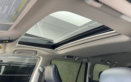 Toyota Land Cruiser Prado 150 рестайлинг 2, 2019 год, 7 040 000 рублей, 19 фотография