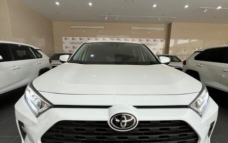 Toyota RAV4, 2021 год, 1 990 000 рублей, 8 фотография