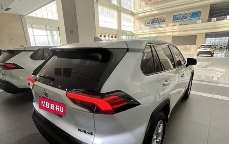Toyota RAV4, 2021 год, 1 990 000 рублей, 5 фотография