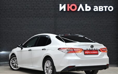 Toyota Camry, 2019 год, 3 100 000 рублей, 4 фотография