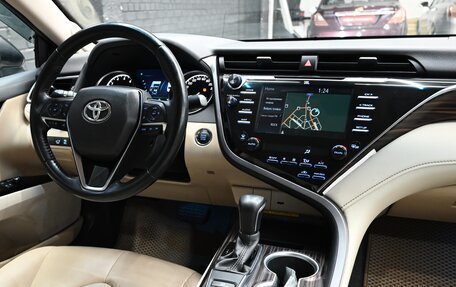 Toyota Camry, 2019 год, 3 100 000 рублей, 12 фотография