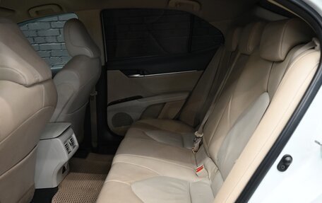 Toyota Camry, 2019 год, 3 100 000 рублей, 23 фотография