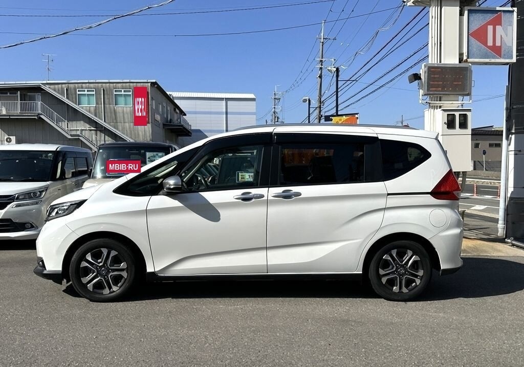 Honda Freed, 2021 год, 1 387 000 рублей, 2 фотография