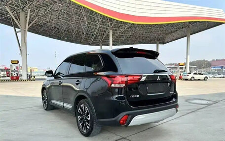 Mitsubishi Outlander III рестайлинг 3, 2021 год, 2 340 000 рублей, 4 фотография