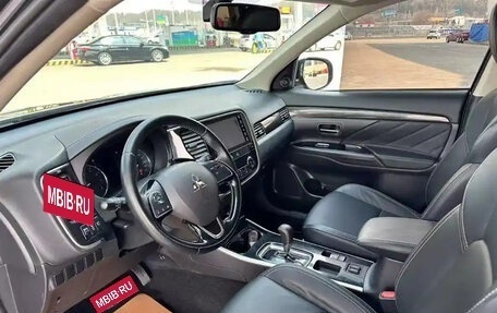 Mitsubishi Outlander III рестайлинг 3, 2021 год, 2 340 000 рублей, 7 фотография