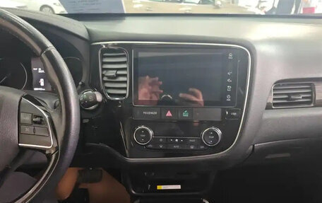 Mitsubishi Outlander III рестайлинг 3, 2021 год, 2 340 000 рублей, 11 фотография