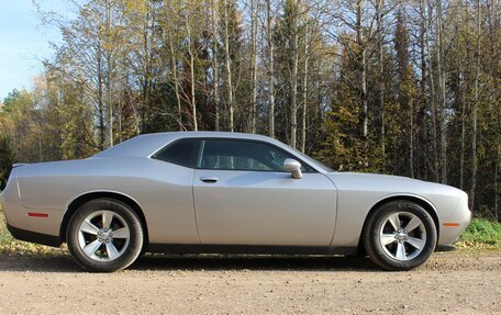 Dodge Challenger III рестайлинг 2, 2016 год, 3 350 000 рублей, 8 фотография