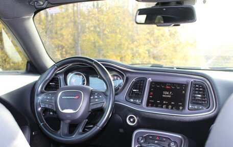 Dodge Challenger III рестайлинг 2, 2016 год, 3 350 000 рублей, 20 фотография