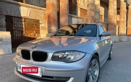 BMW 1 серия, 2008 год, 880 000 рублей, 2 фотография