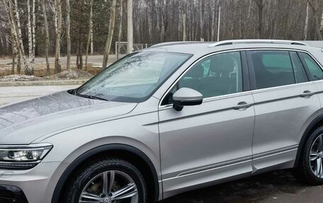 Volkswagen Tiguan II, 2019 год, 3 800 000 рублей, 2 фотография