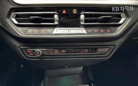 BMW 1 серия, 2021 год, 3 110 000 рублей, 16 фотография