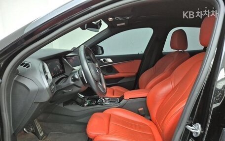 BMW 1 серия, 2021 год, 2 800 000 рублей, 10 фотография