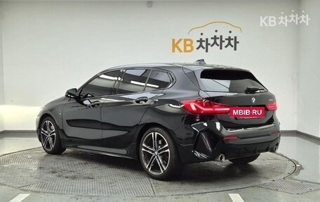 BMW 1 серия, 2021 год, 2 800 000 рублей, 3 фотография