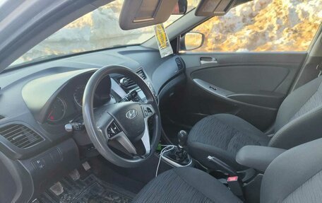 Hyundai Solaris II рестайлинг, 2015 год, 699 000 рублей, 5 фотография