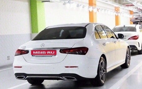 Mercedes-Benz E-Класс, 2023 год, 5 400 000 рублей, 3 фотография