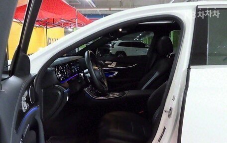 Mercedes-Benz E-Класс, 2023 год, 5 400 000 рублей, 12 фотография