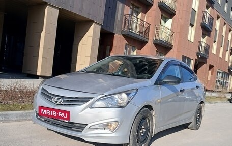 Hyundai Solaris II рестайлинг, 2015 год, 650 000 рублей, 5 фотография