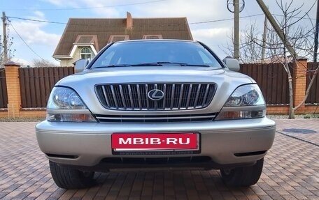 Lexus RX IV рестайлинг, 2001 год, 950 000 рублей, 8 фотография