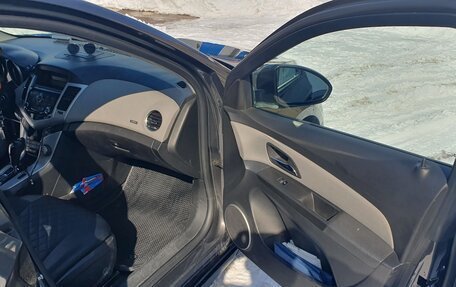 Chevrolet Cruze II, 2011 год, 830 000 рублей, 2 фотография
