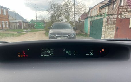 Toyota Prius, 2015 год, 1 400 000 рублей, 6 фотография