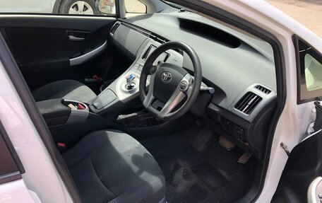 Toyota Prius, 2015 год, 1 400 000 рублей, 9 фотография