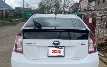 Toyota Prius, 2015 год, 1 400 000 рублей, 2 фотография