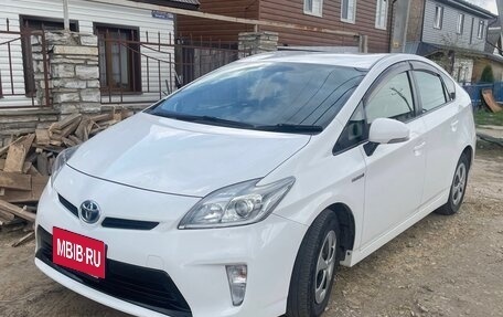 Toyota Prius, 2015 год, 1 400 000 рублей, 5 фотография