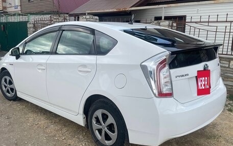 Toyota Prius, 2015 год, 1 400 000 рублей, 3 фотография