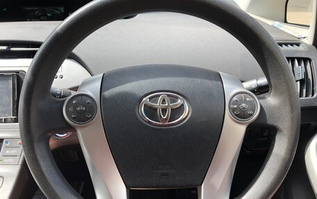 Toyota Prius, 2015 год, 1 400 000 рублей, 10 фотография