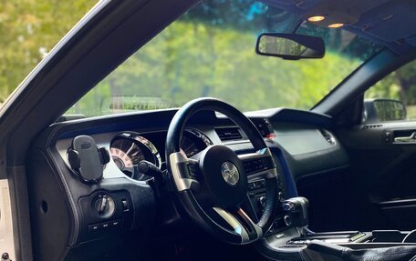 Ford Mustang VI рестайлинг, 2011 год, 2 000 000 рублей, 4 фотография