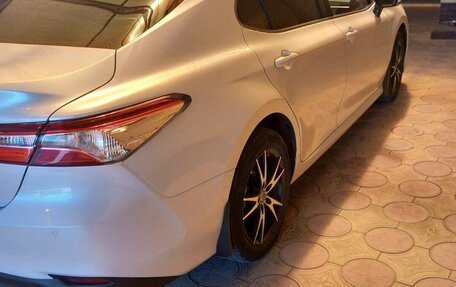 Toyota Camry, 2022 год, 3 200 000 рублей, 7 фотография