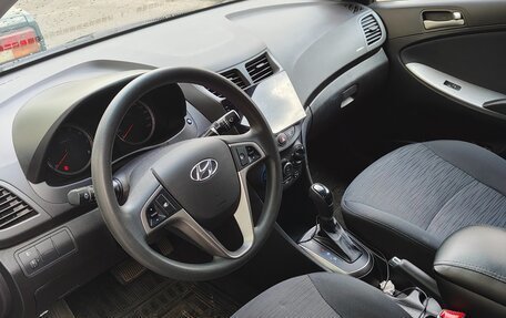 Hyundai Solaris II рестайлинг, 2015 год, 1 390 000 рублей, 2 фотография
