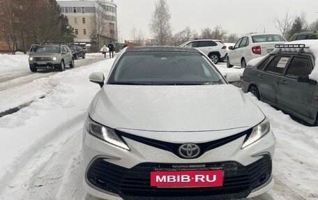 Toyota Camry, 2022 год, 3 500 000 рублей, 2 фотография