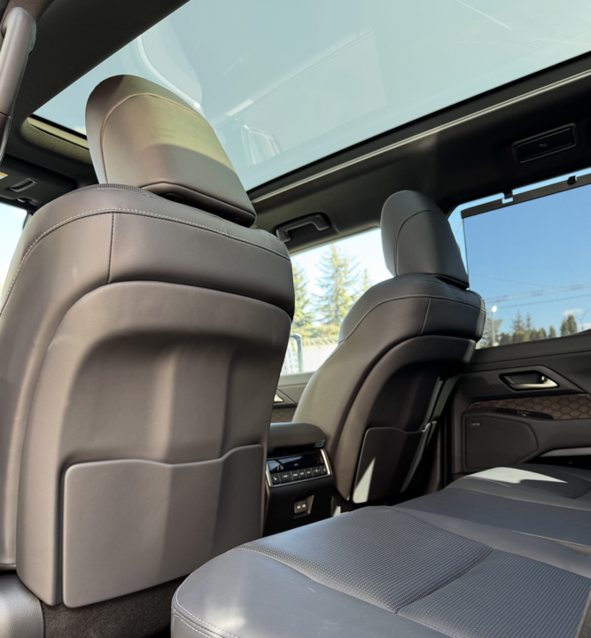 Lexus GX II рестайлинг 2, 2025 год, 15 000 000 рублей, 12 фотография