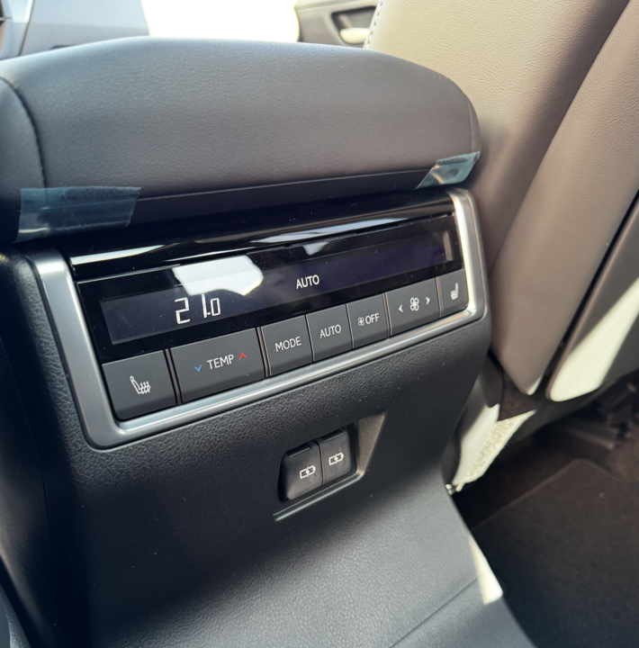 Lexus GX II рестайлинг 2, 2025 год, 15 000 000 рублей, 13 фотография