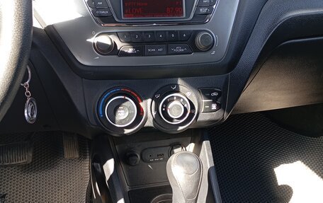 KIA Rio III рестайлинг, 2013 год, 900 000 рублей, 4 фотография