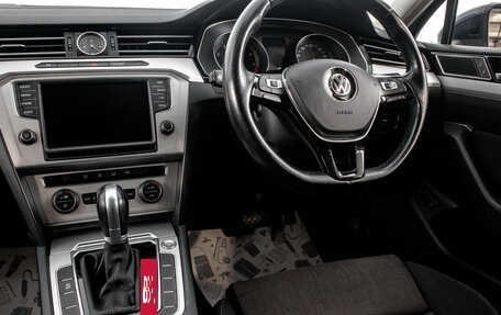 Volkswagen Passat B8 рестайлинг, 2015 год, 1 449 000 рублей, 18 фотография