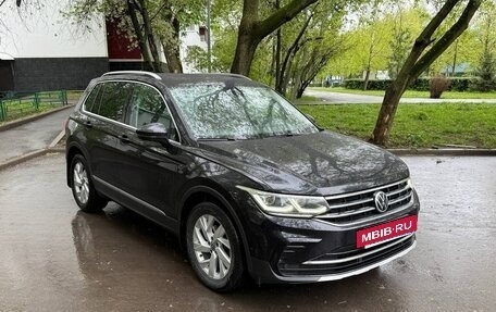 Volkswagen Tiguan II, 2021 год, 3 370 000 рублей, 2 фотография