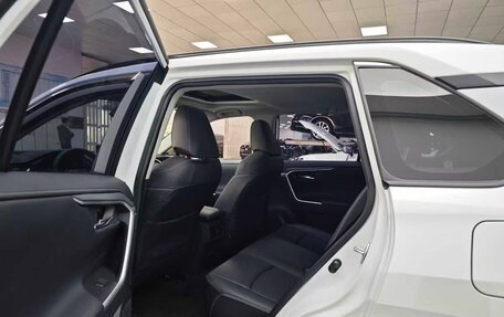 Toyota RAV4, 2022 год, 3 100 000 рублей, 6 фотография