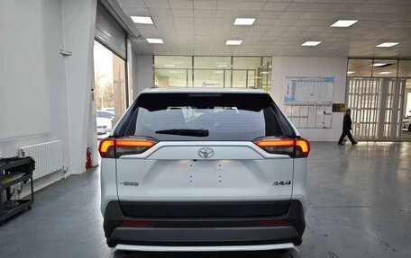 Toyota RAV4, 2022 год, 3 100 000 рублей, 4 фотография