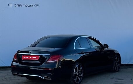 Mercedes-Benz E-Класс, 2016 год, 3 000 000 рублей, 4 фотография