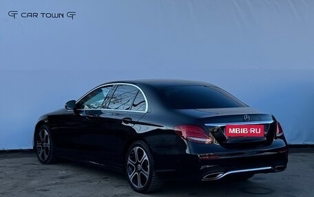 Mercedes-Benz E-Класс, 2016 год, 3 000 000 рублей, 3 фотография