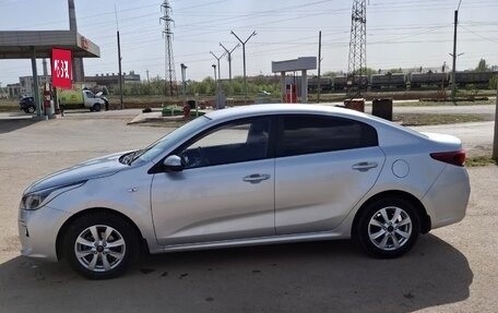KIA Rio IV, 2018 год, 1 380 000 рублей, 3 фотография
