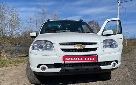 Chevrolet Niva I рестайлинг, 2012 год, 550 000 рублей, 3 фотография