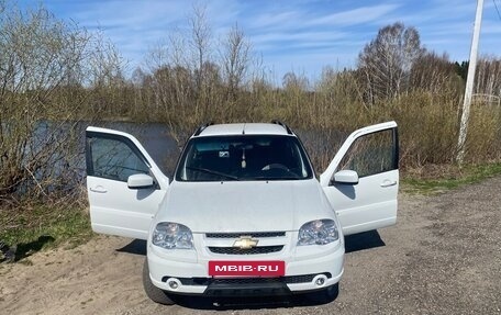 Chevrolet Niva I рестайлинг, 2012 год, 550 000 рублей, 2 фотография