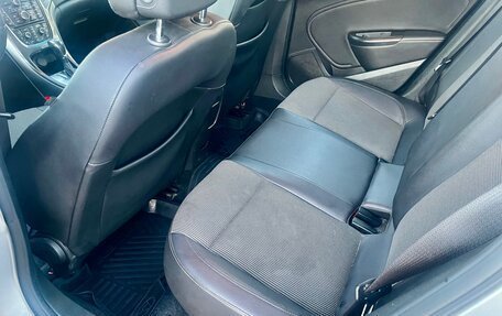 Opel Astra J, 2013 год, 700 000 рублей, 19 фотография