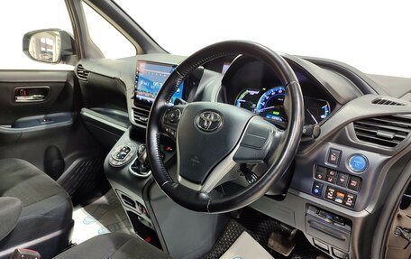 Toyota Noah III, 2016 год, 2 235 000 рублей, 17 фотография